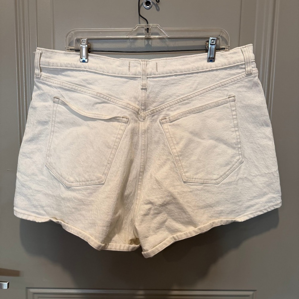 Abercrombie & Fitch The 90s Relaxed‎ Cutoff Short High Rise White 33/16 - Picture 2 of 3